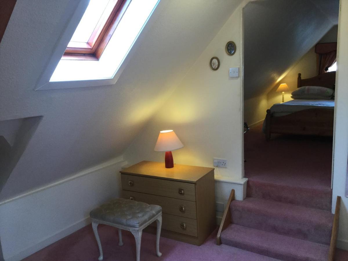 Three-Bedroom Old Cottage Free Parking Inverness Exterior photo